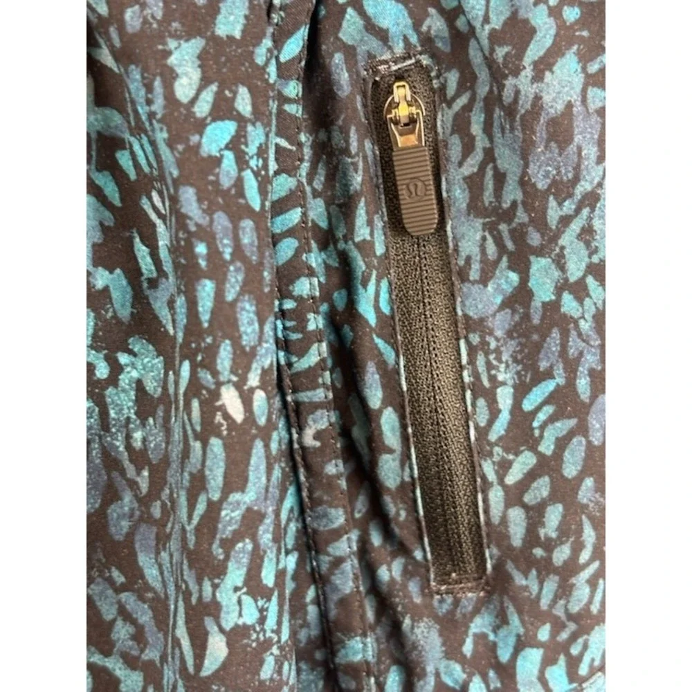 Lululemon‎ Athletica Teal Abstract Print Athletic Running Shorts Women's Size 8